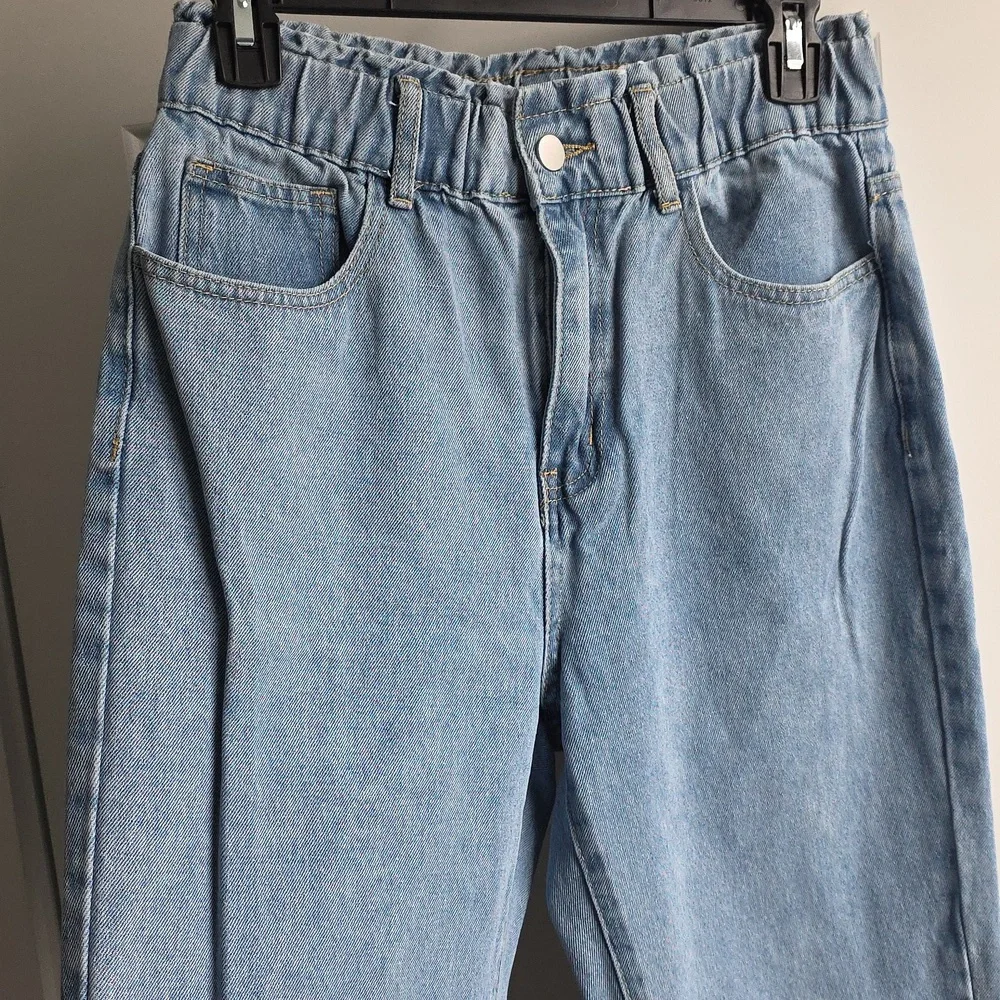 High-Waisted Mom Jeans Medium G136